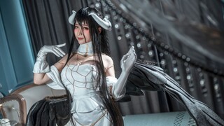 "Người đẹp kho báu cosplay" Momo Ya Erbed ngốc nghếch đã xuất hiện như một thiếu niên đang rút kiếm 