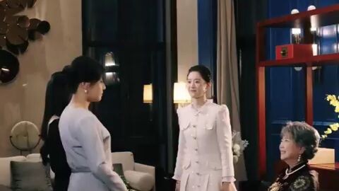 ซินเดอเรลล่าความจำเสื่อมจำคิดว่าCEOพันล้านเป็นแฟนเก่า เขาไม่เพียงปฏิเสธ แต่ยังแต่งกับเธอเอาใจเธอ!