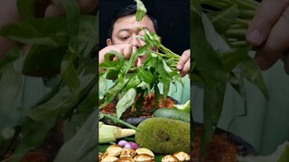 makan kangkung mentah