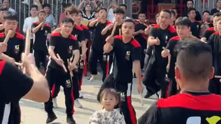 五岁英歌小女孩再次亮相，气场太强大了