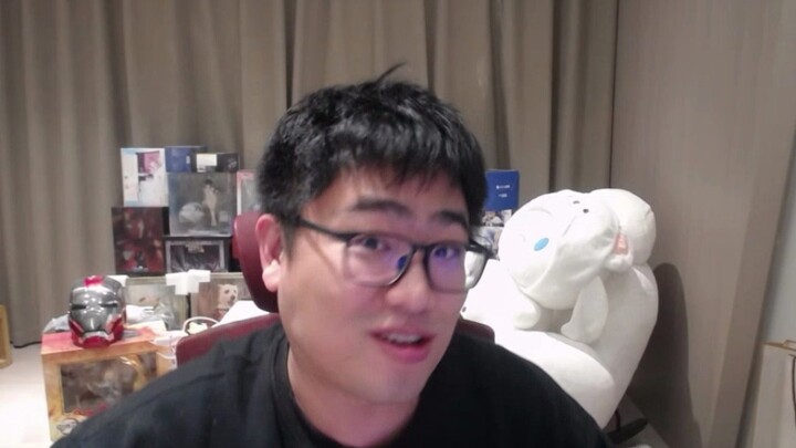 During a blind date, the man was dragged to a jewelry store to buy a bracelet—and was so scared that