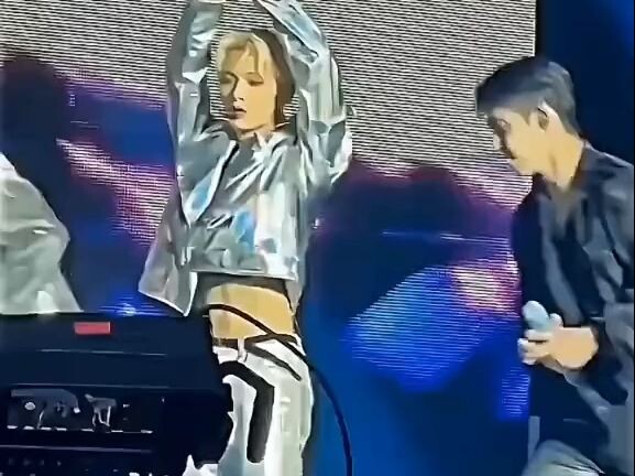 Melodi Kebahagiaan Dunia: Usapan dari Che Jun