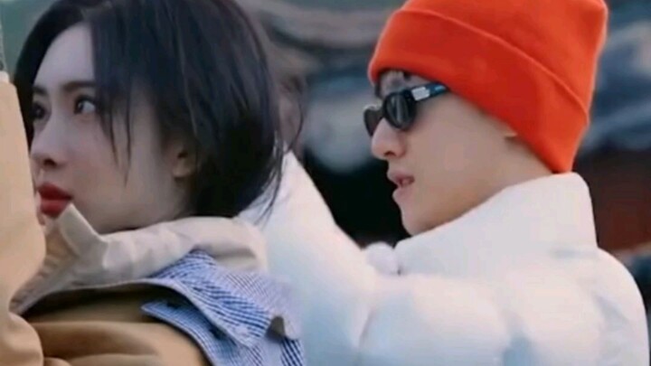 “My girlfriend who’s always mad at me for taking photos” # YunQianMengRao # ..