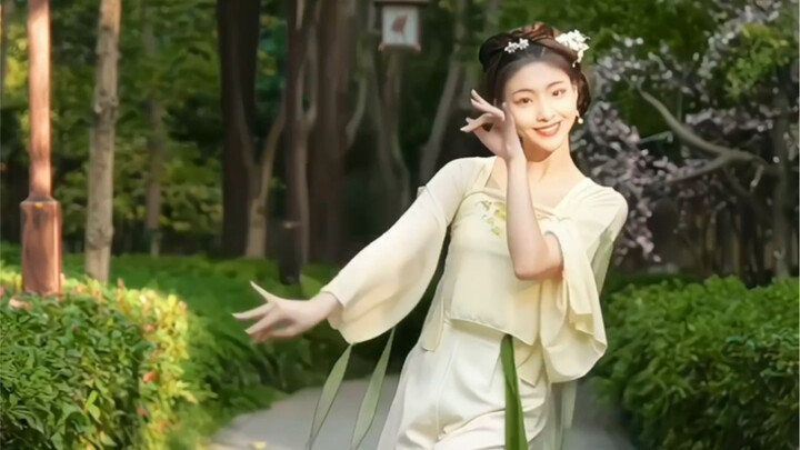 Red-Chen-Traveler 778, the oriole chirps and chatters—finally I can go dance in the park!