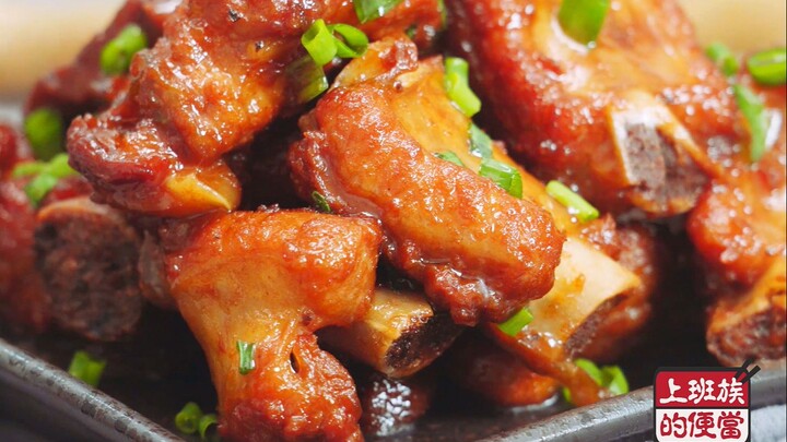 [Makan Siang untuk Pekerja Kantoran] Lembut, harum, dan bercita rasa—iga babi tampil dengan warna me