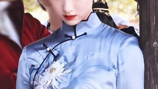 This lady looks absolutely stunning in a cheongsam; she seems to be from a different era compared to