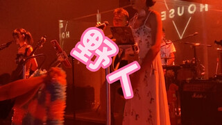 เพลงนี้กำลังฮิตมากในช่วงนี้เลย