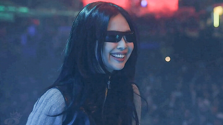 เจนนี่ร่วมร้องเพลง Slow Motion กับแมตต์ แชมเปียนในเทศกาลดนตรี