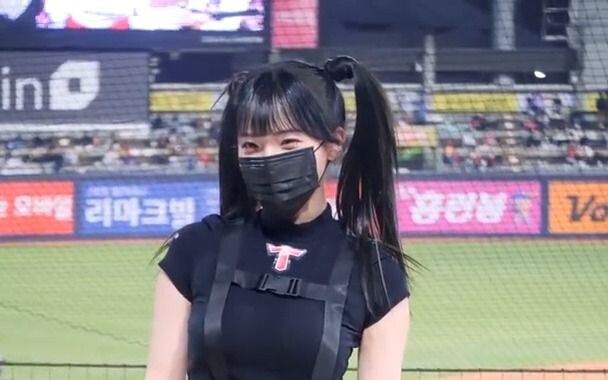 บิดไปส่ายไป—ลีดาฮเย ทีมเชียร์leader