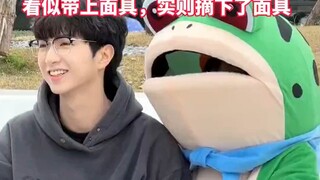 #Warna Kabut Hujan Jiangnan Gadis melepaskan diri setelah mengenakan kostum boneka katak, netizen: S