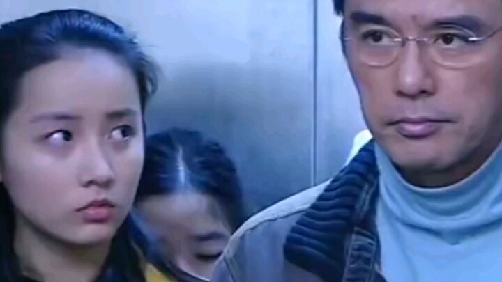 Cô gái vừa bước vào thang máy thì bất ngờ gặp lại người cha đã mất liên lạc nhiều năm! #GiớiThiệuPhi