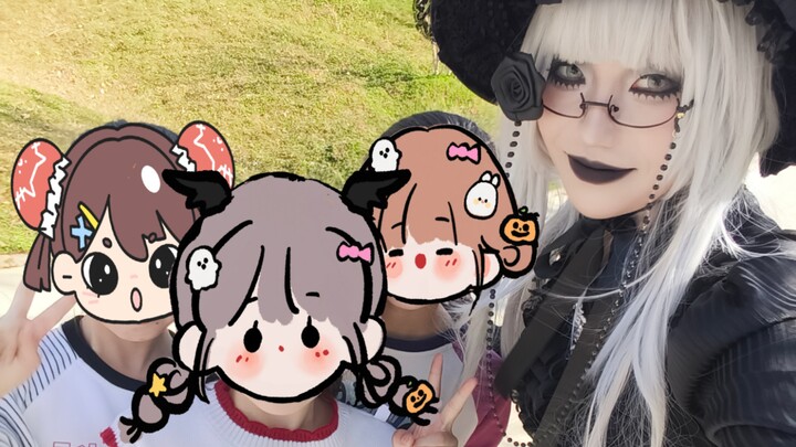 Orang-orang Gotik dianggap oleh para gadis kecil sebagai cosplayer, lalu bertanya apakah boleh berfo