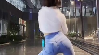 Vũ công mạnh nhất, điệu nhảy solo từ phía sau của giáo viên dạy nhảy!