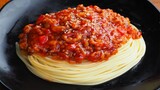 สปาเกตตี้ซอสมะเขือเทศหมูสับ หอมเข้มข้นอร่อยง่ายๆ / Spaghetti tomato sauce with Minced Pork