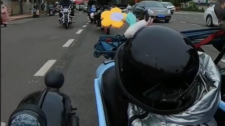 Bé cưng xã giao cực đáng yêu gặp bé ngọt ngào, cảnh sát thân thiện xử lý vi phạm ở Tế Nam! #ThángMườ