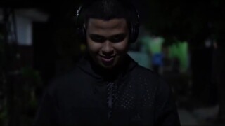 ketemu setan lari❌                      ketemu setan nyetel lagu life in Rio✔️