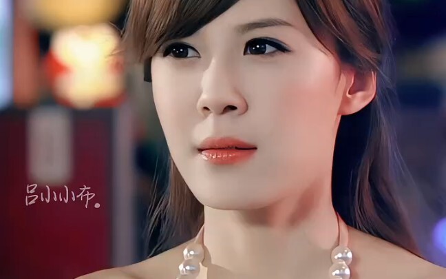 วันนี้เพิ่งสังเกตว่าในซีรีส์แฟลตแห่งความรัก เมจ้าและพวกเธอล้วนมีเครื่องประดับฟุ่มเฟือยเต็มตัว แต่สำห