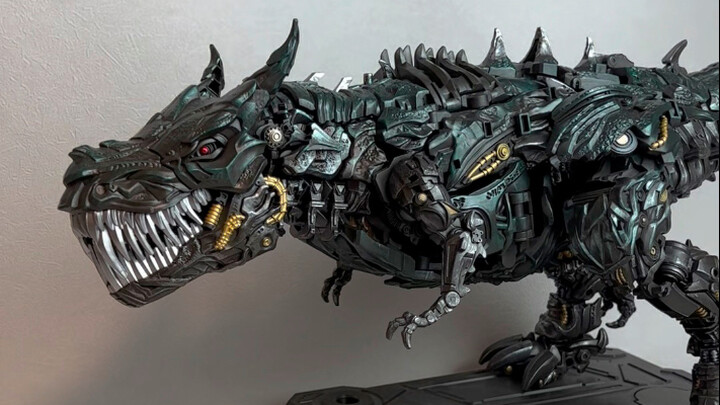 Một con khủng long bạo chúa có thể biến hình! Transformers Grimlock!