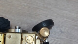 Video aslinya ada di sini, traktor satu silinder pembakar minyak terkecil, impian masa kecil