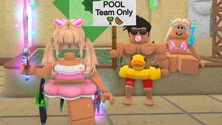 I Found a SWIMMING POOL Team, So I Go UNDERCOVER..(Murder Mystery 2)