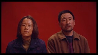 "Năm nay, chim én không tìm thấy tổ khi bay về."