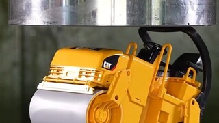 【液压机压一切】玩具车