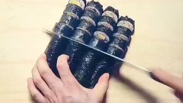 这货恢复记忆后，发现做厨子比做杀手有前途