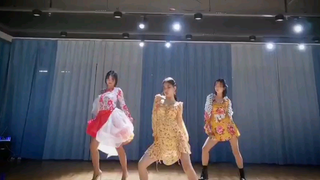 @notyour_kei คนใส่กระโปรงสีแดงคือฉัน