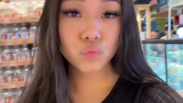 就在商场里闲逛 :3