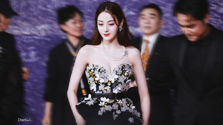 Dilraba Dilmurat at the closing ceremony of the 28th China Golden Rooster and Hundred Flowers Film F