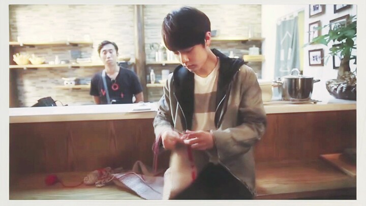 [Suitable for daze] I can watch Xiao Zhan knitting sweaters all day long~