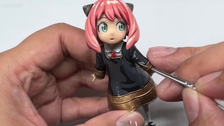 Paint it on little Anya!