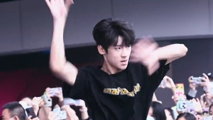【จาง จุนห่าว |221007 |โรดโชว์ฉงชิ่ง】Law&Hey MAMA ช็อตเด็ด