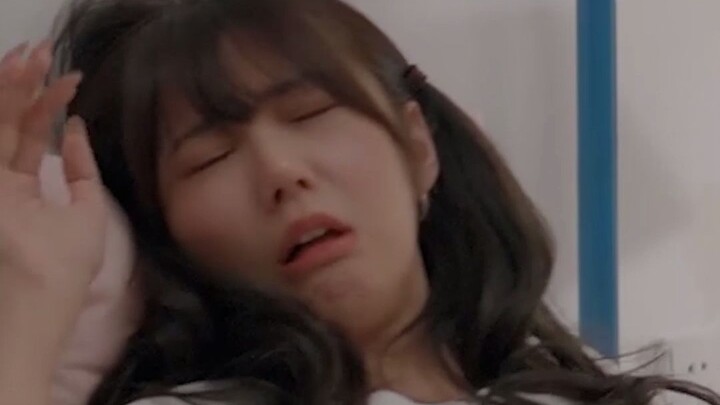 «حارب يا لونغ دينغتيان» صديقتها تتألم في بطنها، فهل يساعدها صديقها الحنون بالوخز بالإبر لتخفيف ألمها