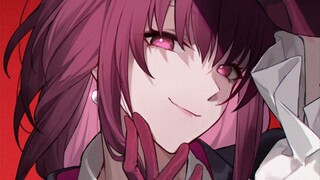 الشفرة! وكافكا رائعان جدًا! خاصة هذه اللقطة أثناء المشي، من الصعب ألا تحبها.