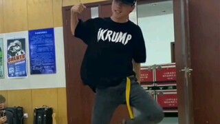 【krump】First time performing krump in a school club