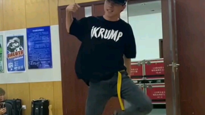 【krump】第一次在学校社团里展示krump