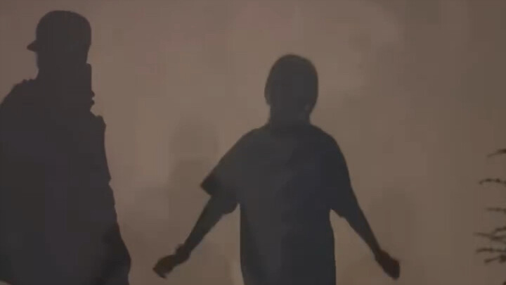 Couple shares an ultra-sweet shadow dance