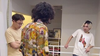 Artists should not gather in groups