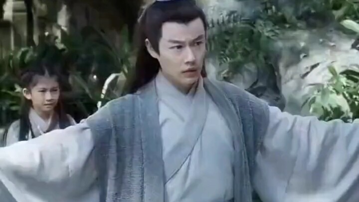 “Lời thì thầm của người phụ nữ trong sân vườn cổ phong”