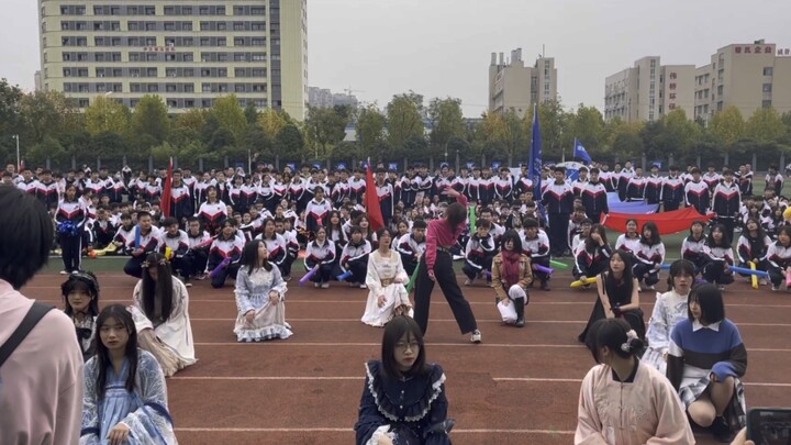 The opening ceremony of the sophomore sports meeting "lovesick girls"