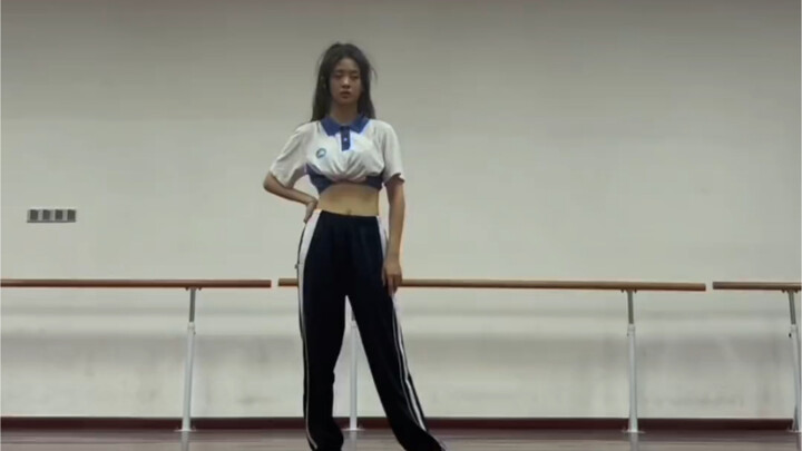 Tập nhảy trong phòng tập