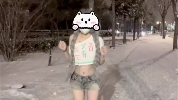 No work left 👉👈 I can only stand on the street, freezing—my feet are numb (⋟﹏⋞)