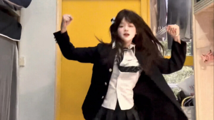 19 Years Old | Still Shy as Ever, “Er Er” Dances the Horse-Riding Dance to “Gangnam Style”