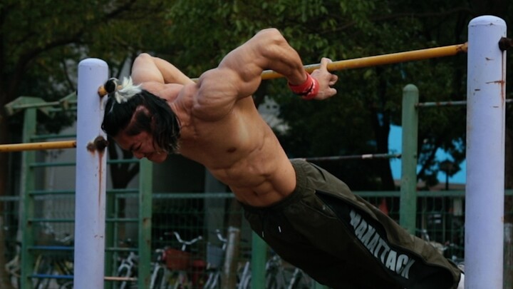 “Jiwa yang romantis tak pernah menyerah pada kehidupan yang biasa-biasa saja”