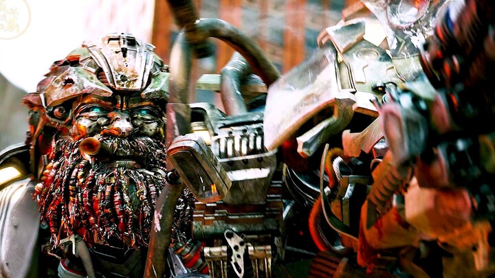 应该只有探长把炮弹当雪茄抽了，一个人就可以打出一个连的火力