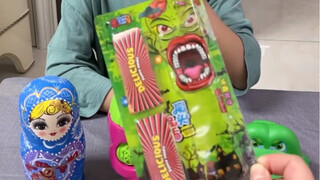 من أكل حلوى الطفل الصغير؟ ذلك اللعب الذي أكلها