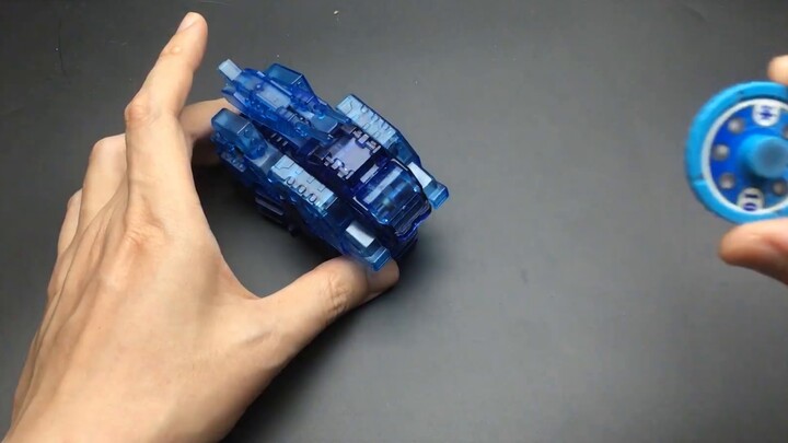The Jedi Lion of Exploding Speed is here! Transparent little animals... they are my favorite type!