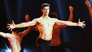 [Balet] Kecantikan Awet Muda: Roberto Bolle dari La Scala dalam "Bolero"