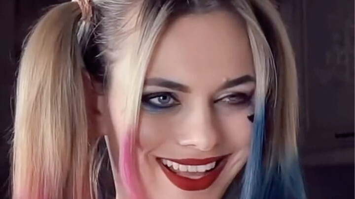 This Harley Quinn cosplay is *so* spot-on—it’s like she’s a whole different person!